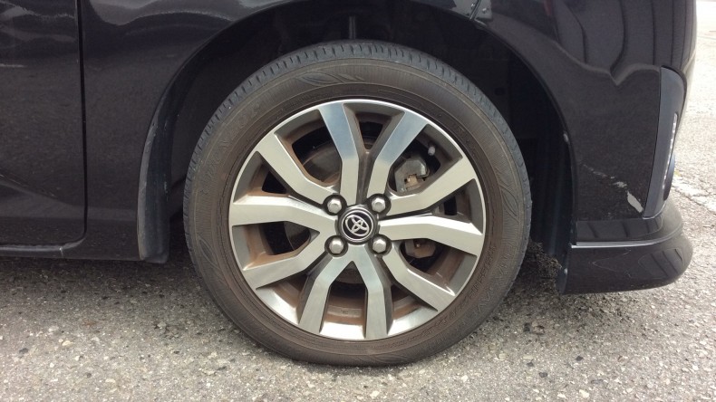 タイヤホイール前