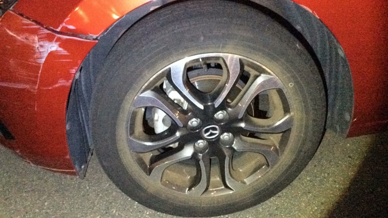 タイヤホイール前