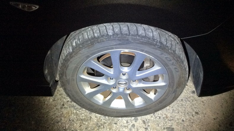 タイヤホイール前