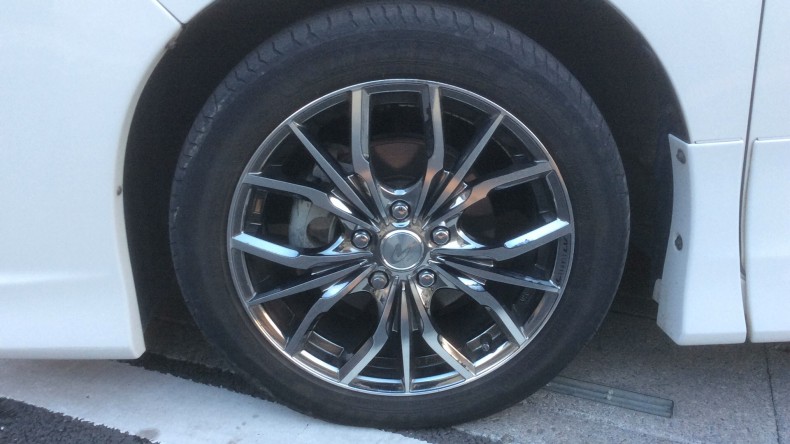 タイヤホイール前