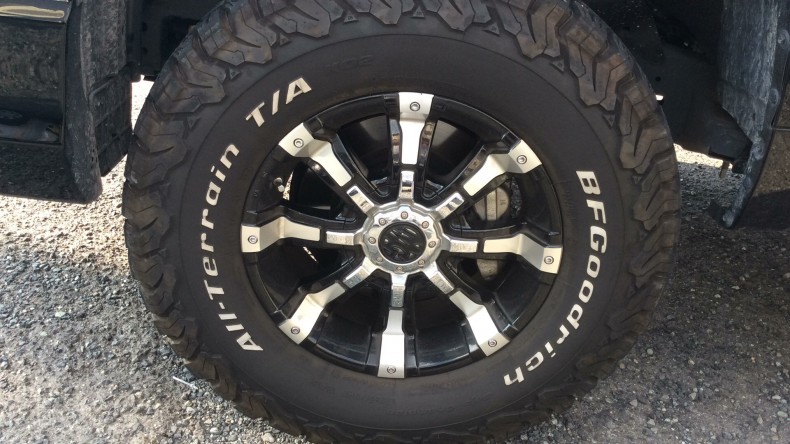 タイヤホイール前