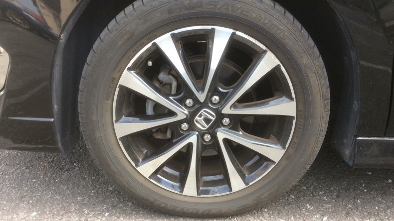 タイヤホイール前