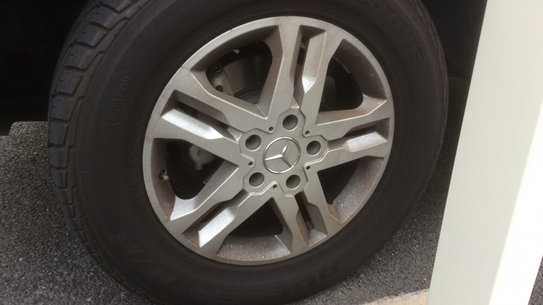 タイヤホイール前