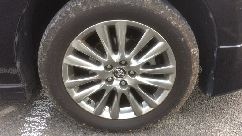 タイヤホイール前