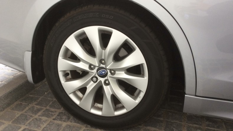 タイヤホイール前