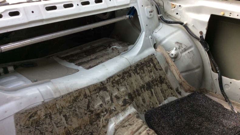 内装後方シート