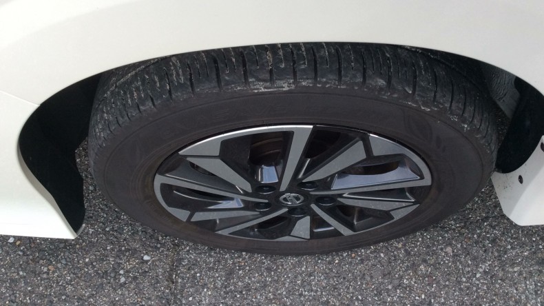 タイヤホイール前