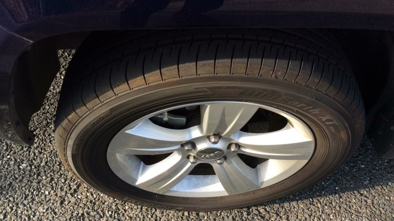 タイヤホイール前