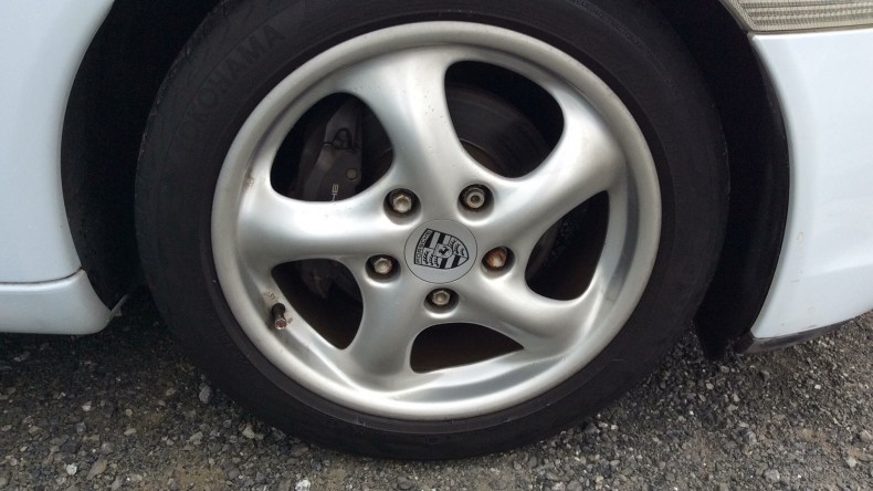 タイヤホイール前