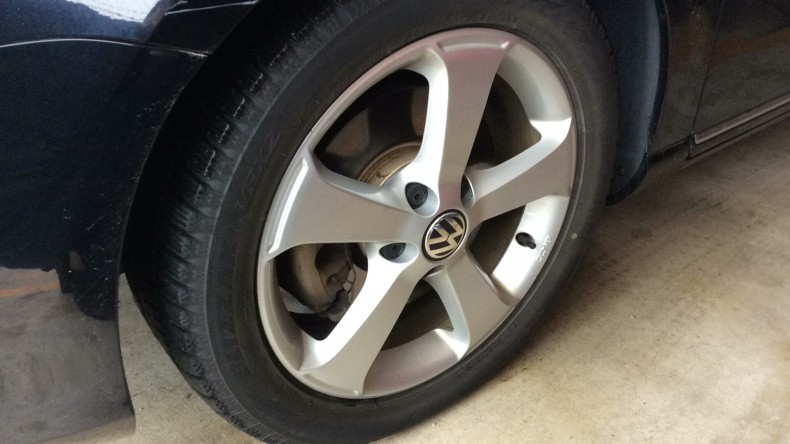 タイヤホイール前