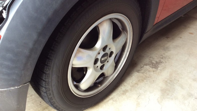 タイヤホイール前