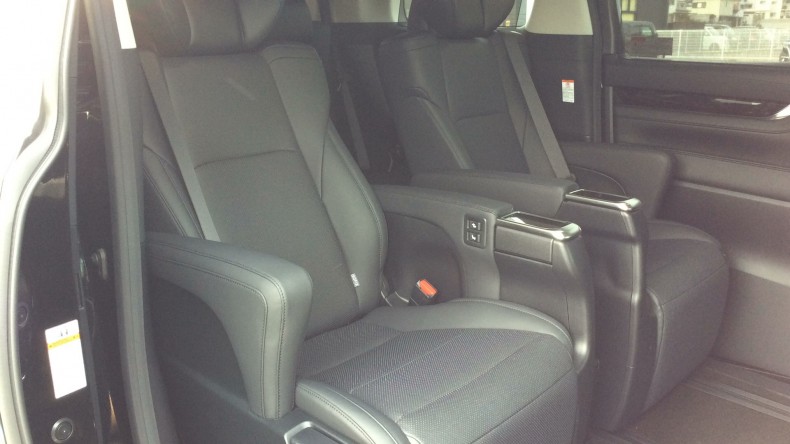 内装後方シート