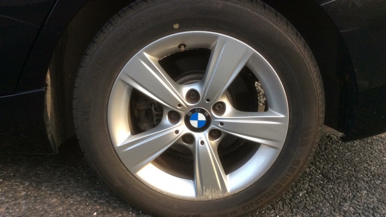 タイヤホイール前