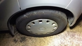 タイヤホイール前