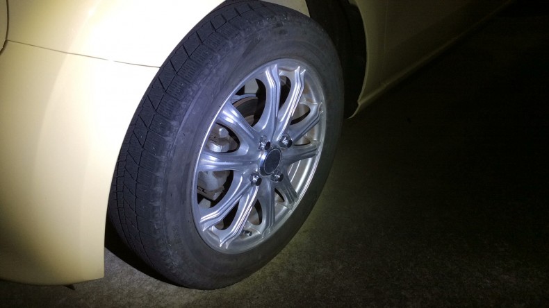 タイヤホイール前