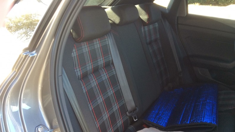 内装後方シート