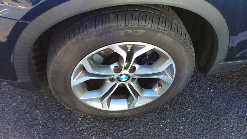 タイヤホイール前