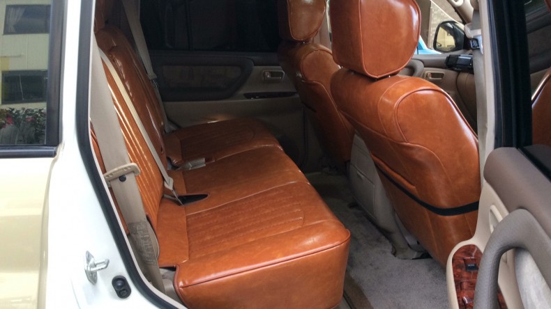 内装後方シート