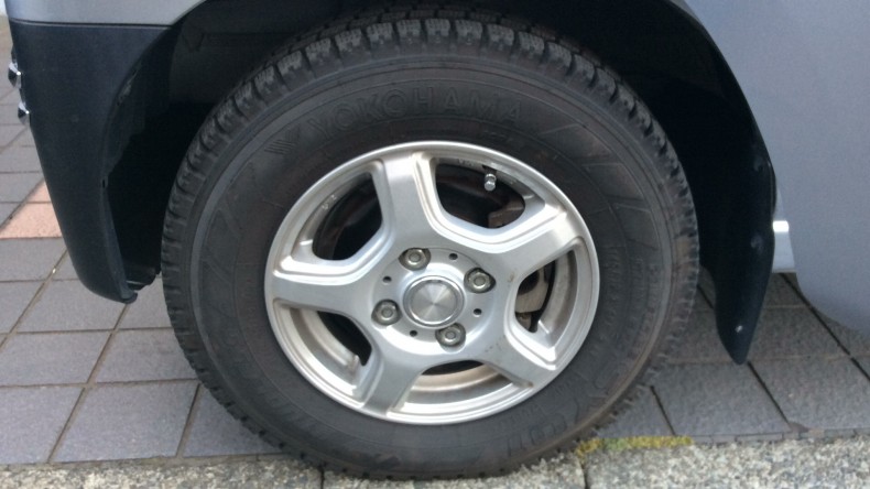 タイヤホイール前