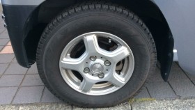 タイヤホイール前