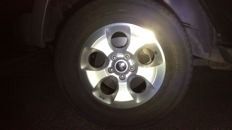 タイヤホイール前