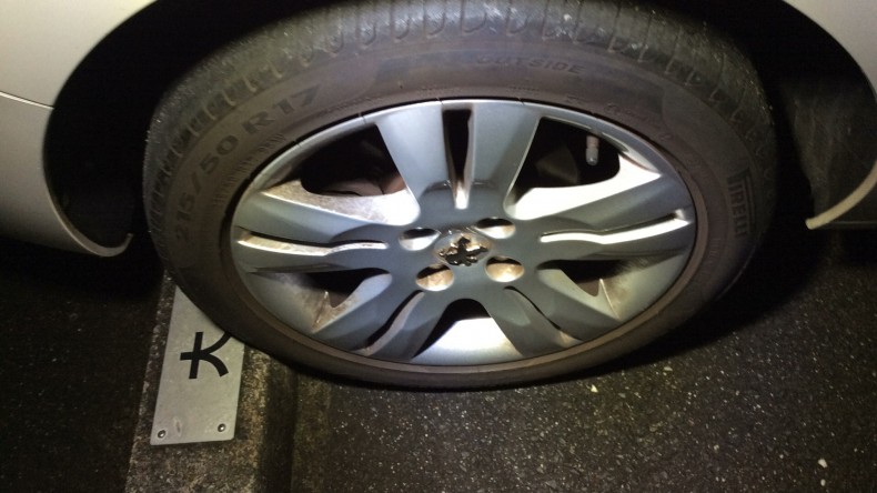 タイヤホイール前