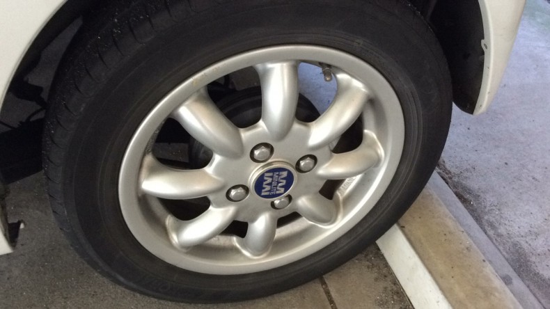 タイヤホイール前