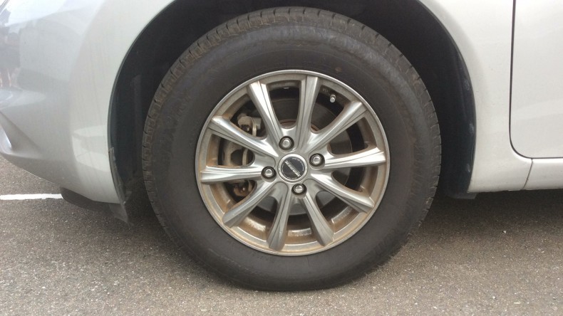 タイヤホイール前