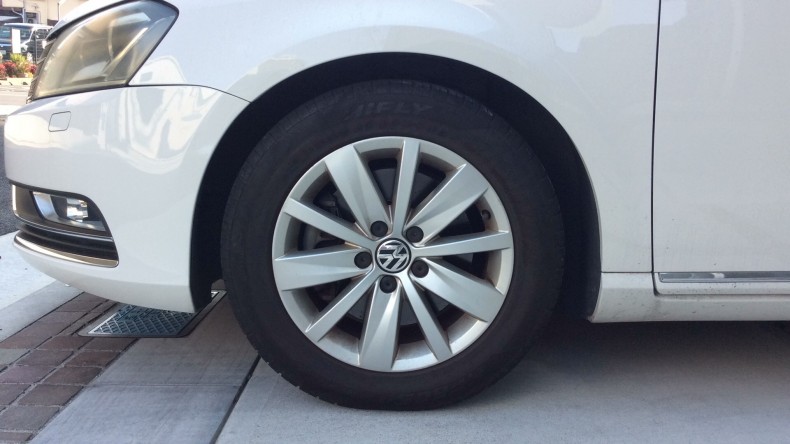 タイヤホイール前