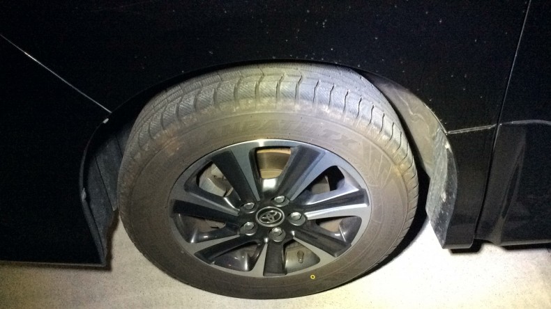 タイヤホイール前