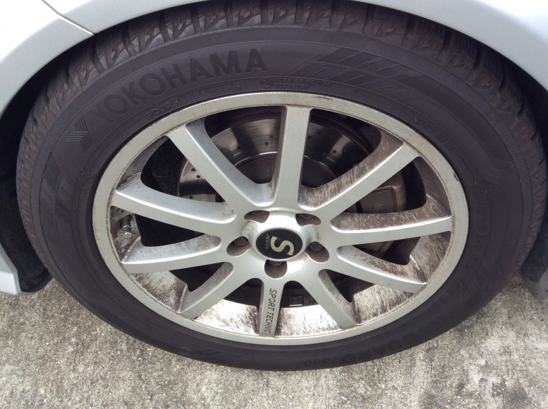 タイヤホイール前