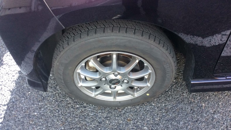 タイヤホイール前