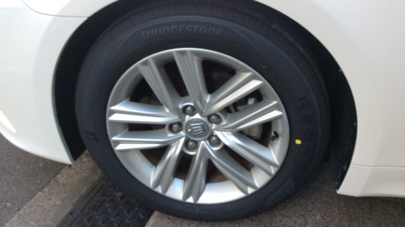 タイヤホイール前