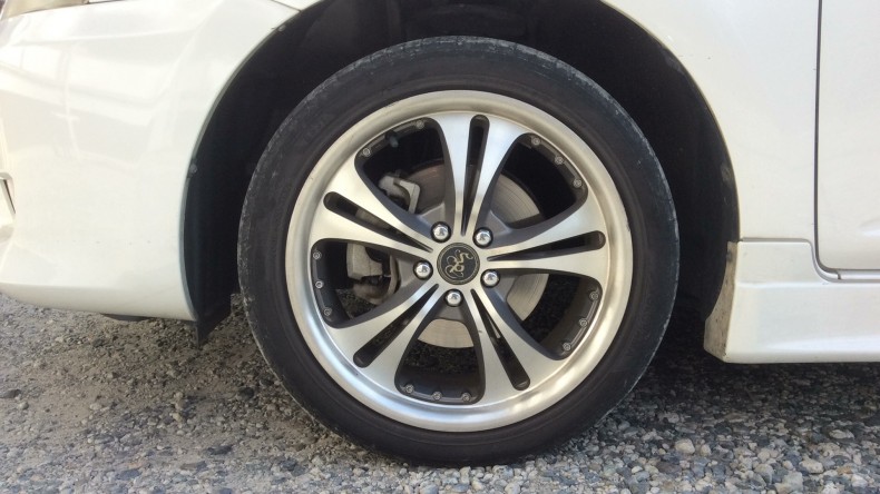 タイヤホイール前