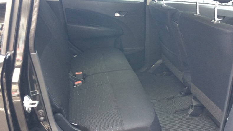 内装後方シート