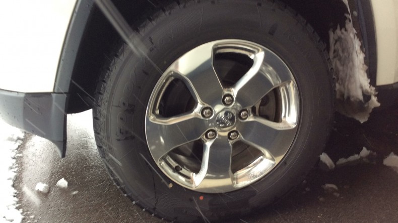 タイヤホイール前