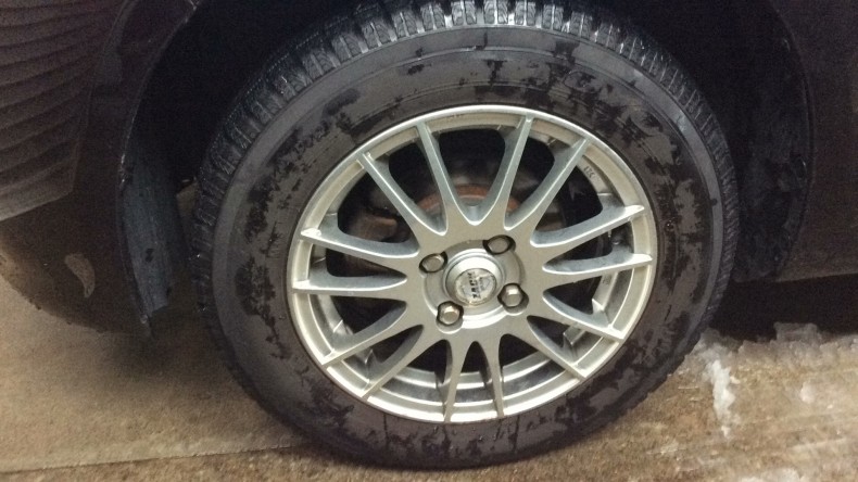 タイヤホイール前