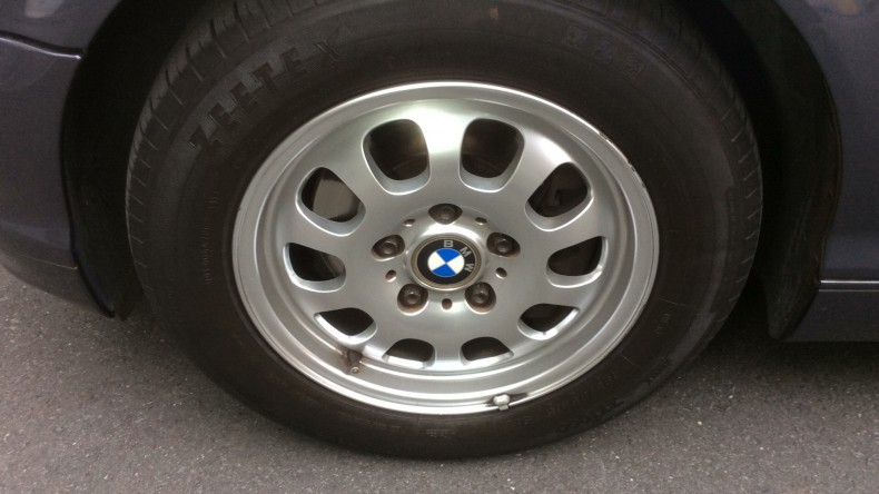 タイヤホイール前