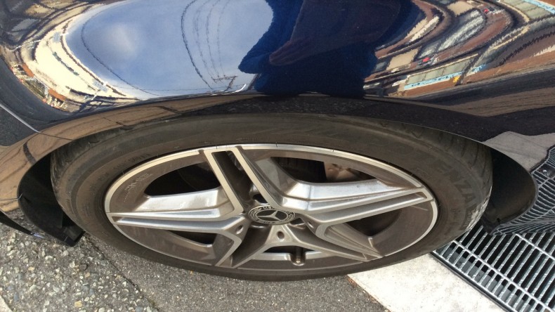 タイヤホイール前