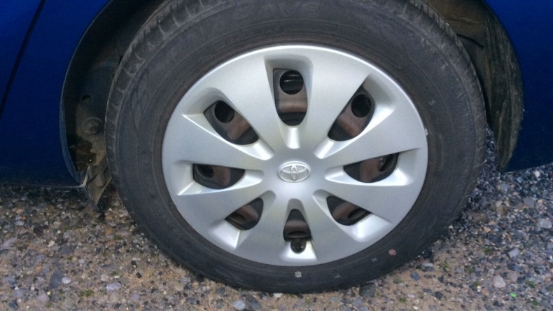 タイヤホイール前