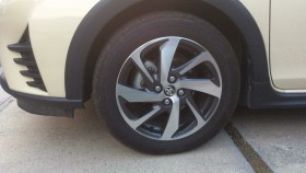 タイヤホイール前