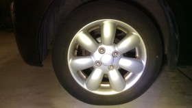 タイヤホイール前