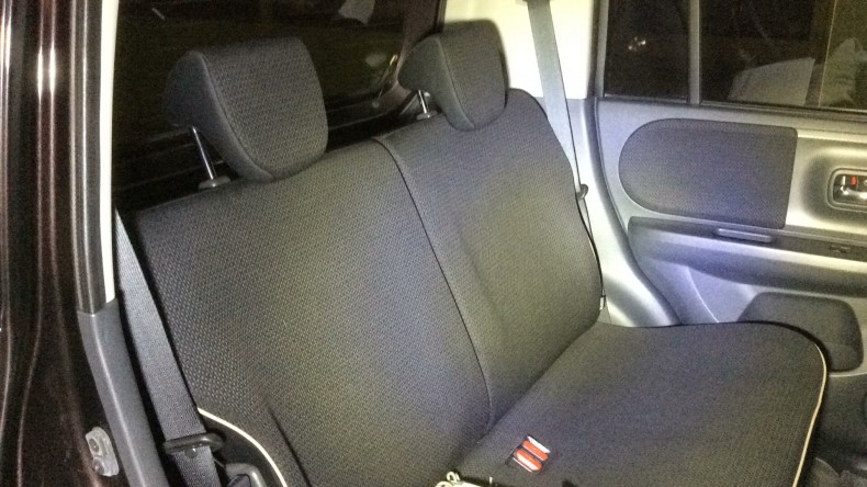 内装後方シート