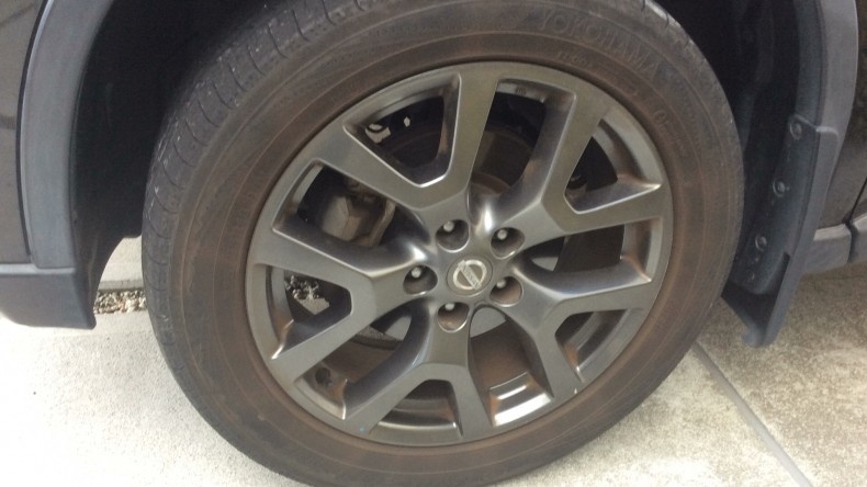 タイヤホイール前