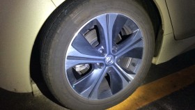 タイヤホイール前