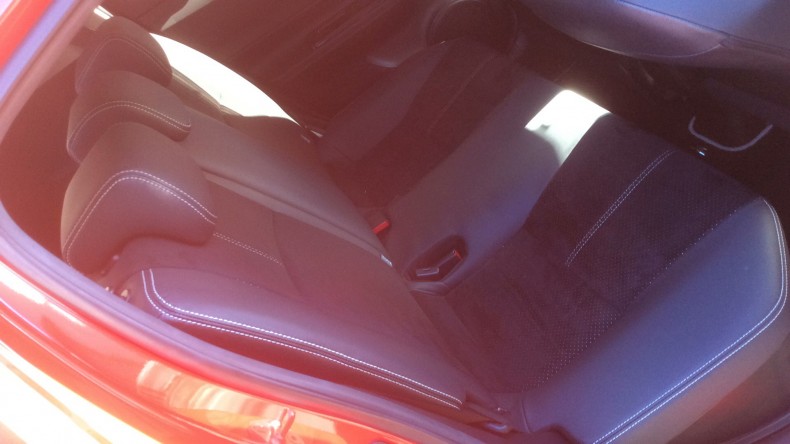 内装後方シート