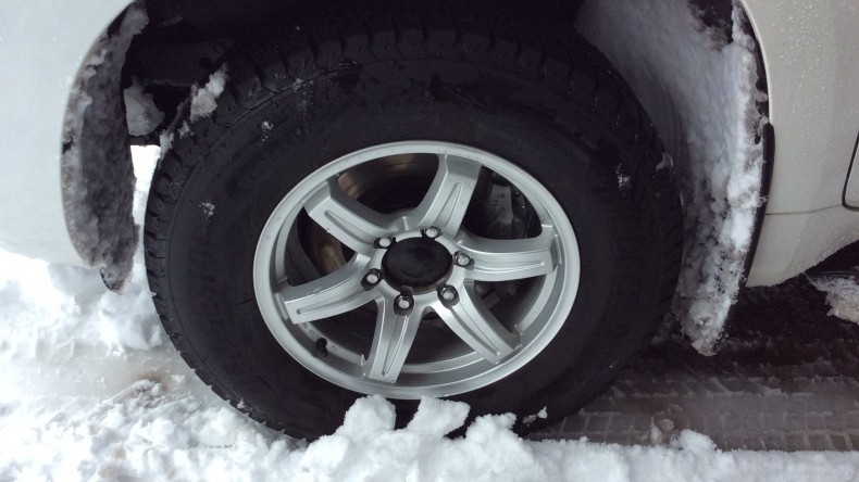 タイヤホイール前