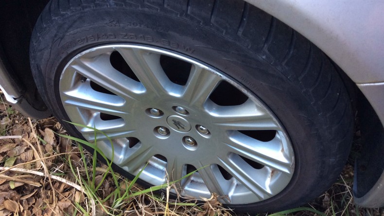 タイヤホイール前