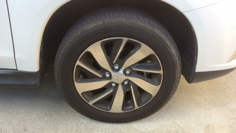 タイヤホイール前