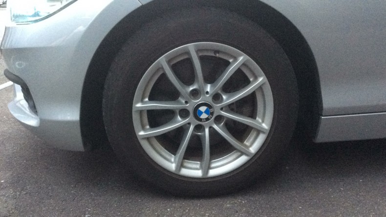 タイヤホイール前